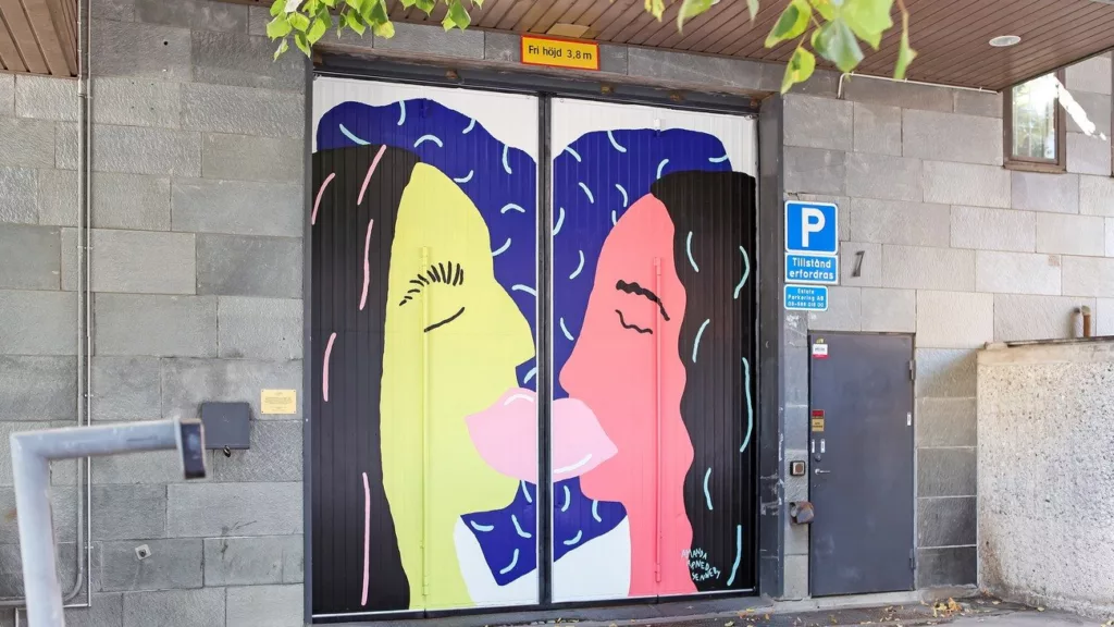 "Love wins" av Amanda Senneby, Fabriksgränd 1 – Sundbyberg