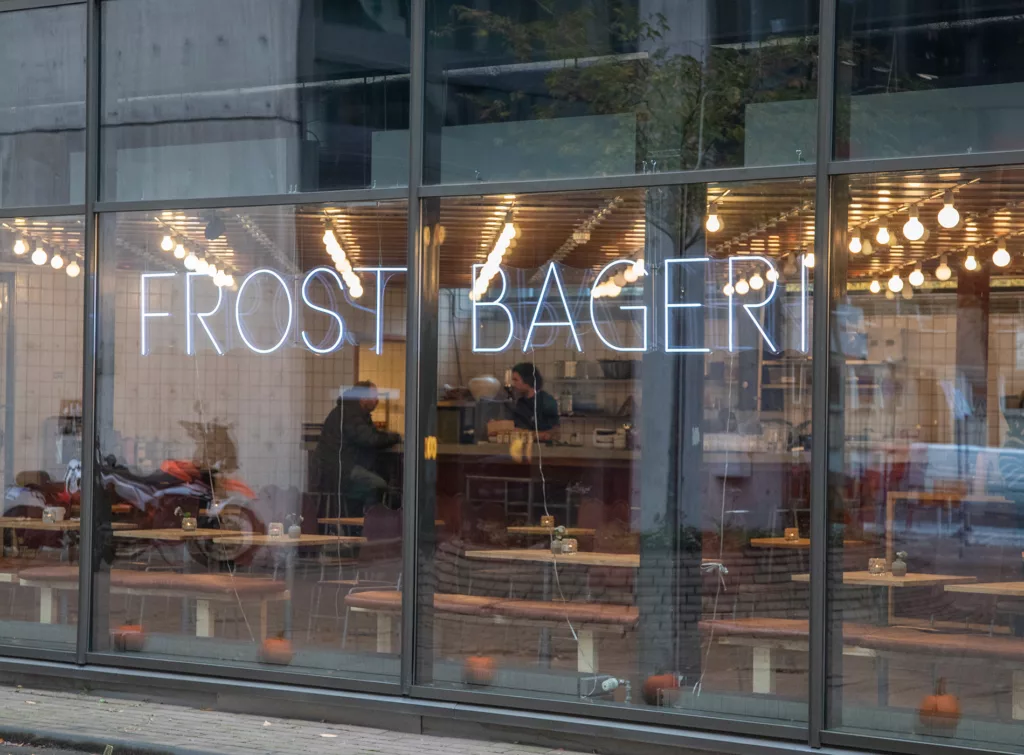 Skyltfönster för Frost Bageri i Garnisonen