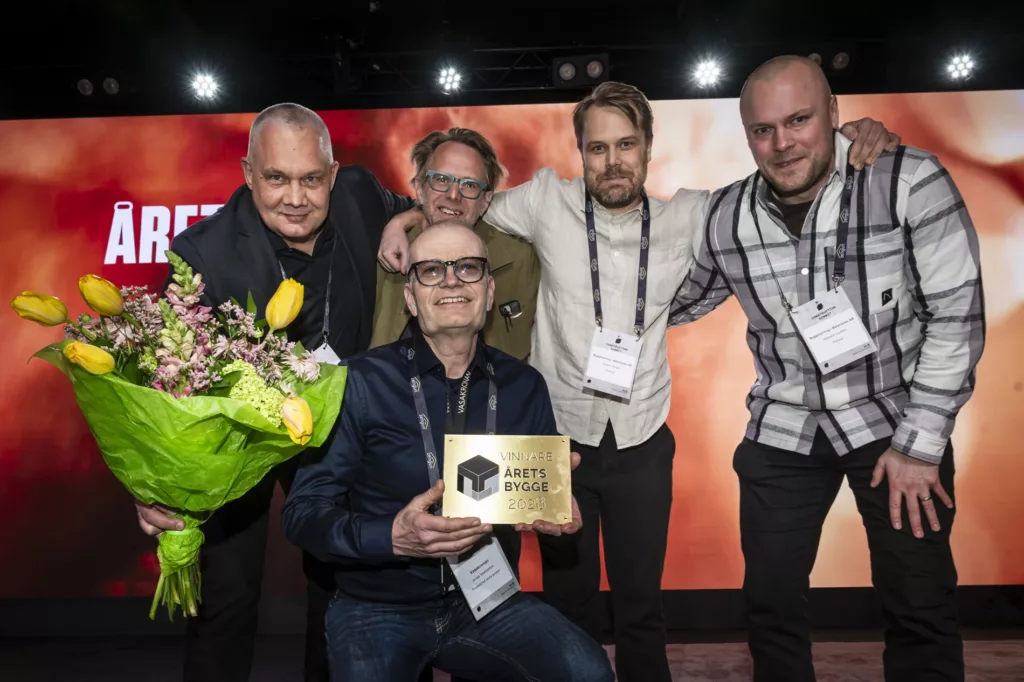 På plats på Sergel Hub för att ta emot priset var Jonas Wahlström, projektchef Lumi, och Carl-Johan Gustavsson, chef projektgenomförande.