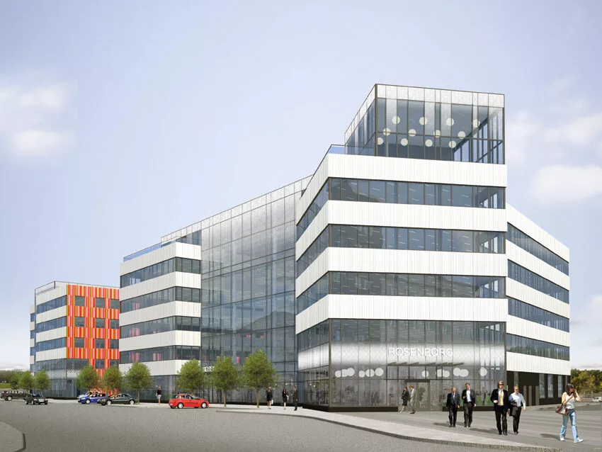En modern byggnad i glas och vitt, med flera våningar och människor på gatan framför.