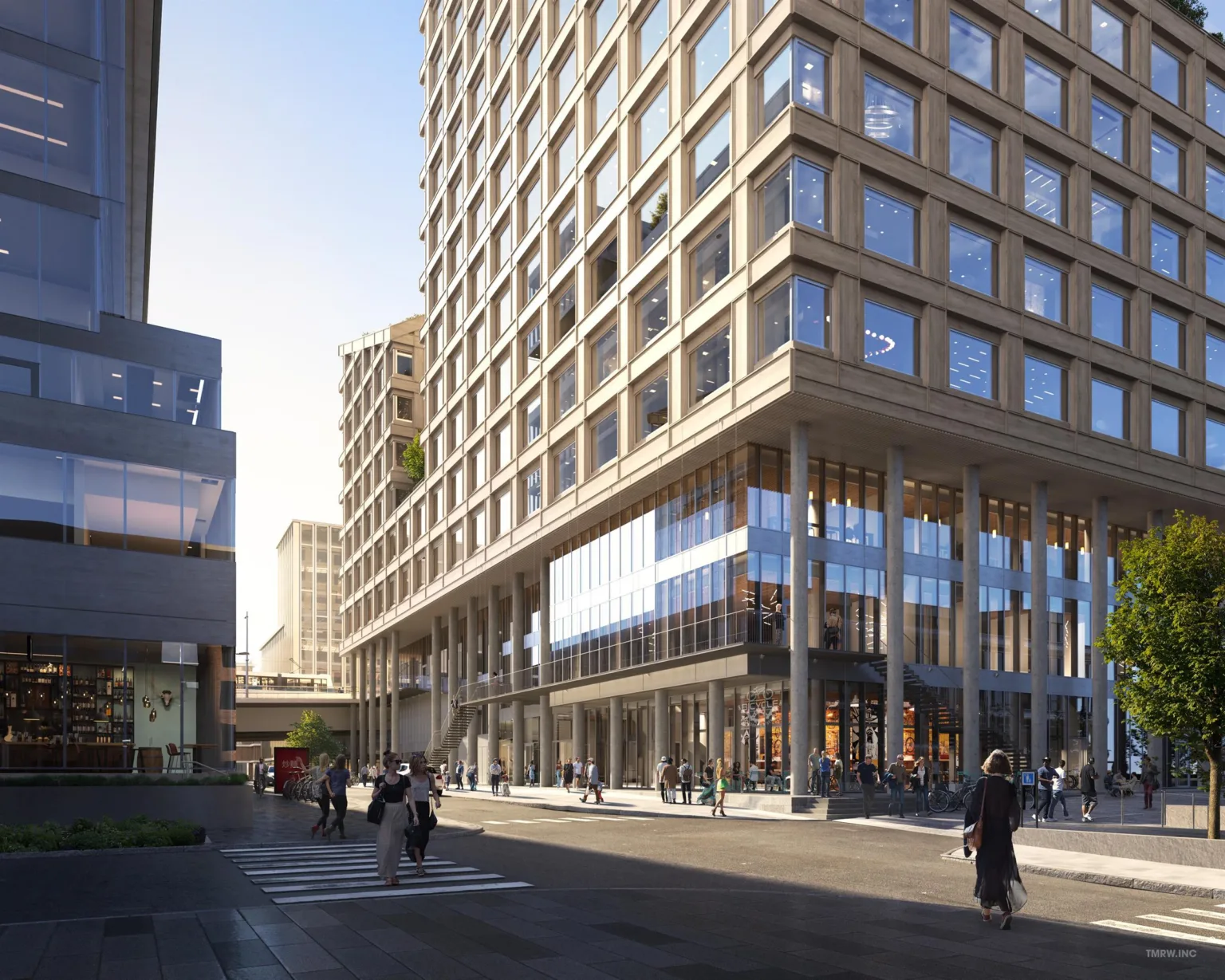 En modern byggnad med glasfasad och rutmönster, med människor som går på gatan framför.
