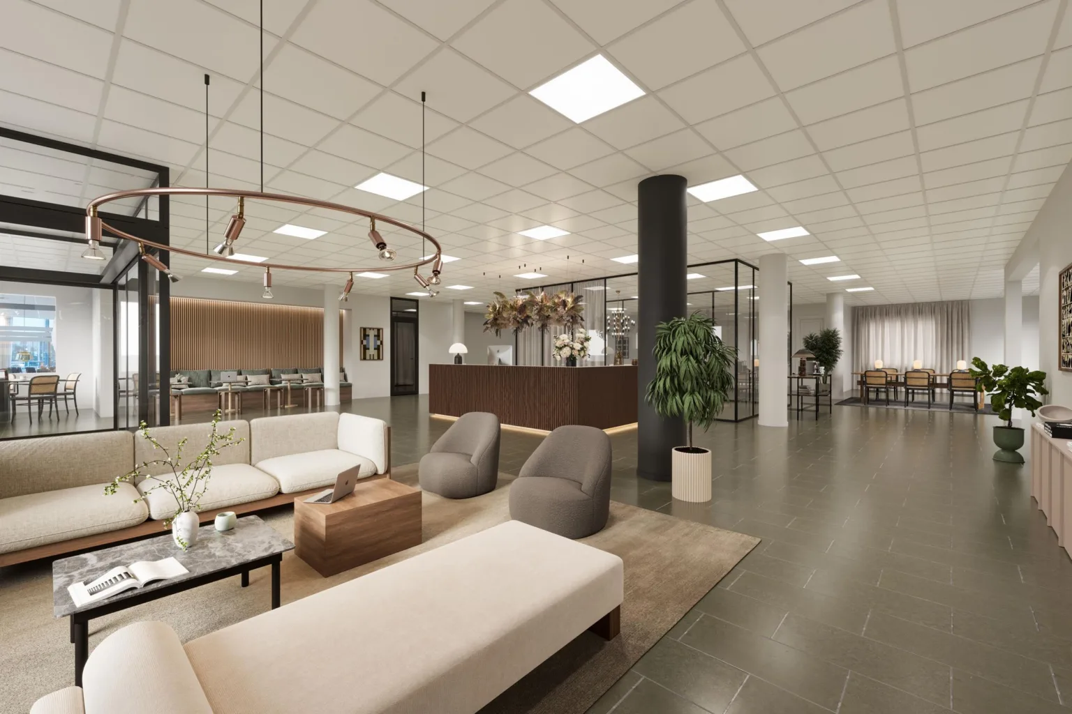 Ett modernt väntrum med soffor, fåtöljer, växter och reception i en rymlig lokal.