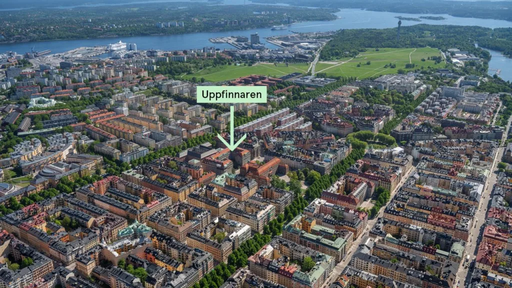 Flygbild över en stad med en grön skylt som pekar mot en byggnad markerad som "Uppfinnaren".